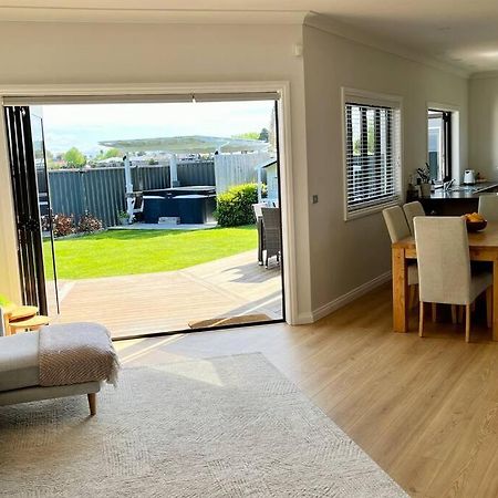 Vila Sunny Delight In Clive Exteriér fotografie