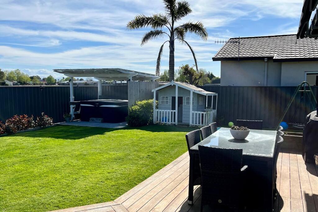Vila Sunny Delight In Clive Exteriér fotografie